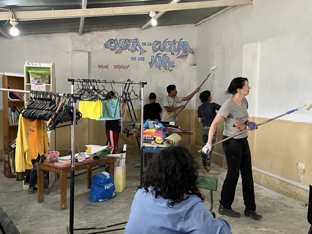 DWC volunteers painting classrooms in Peru