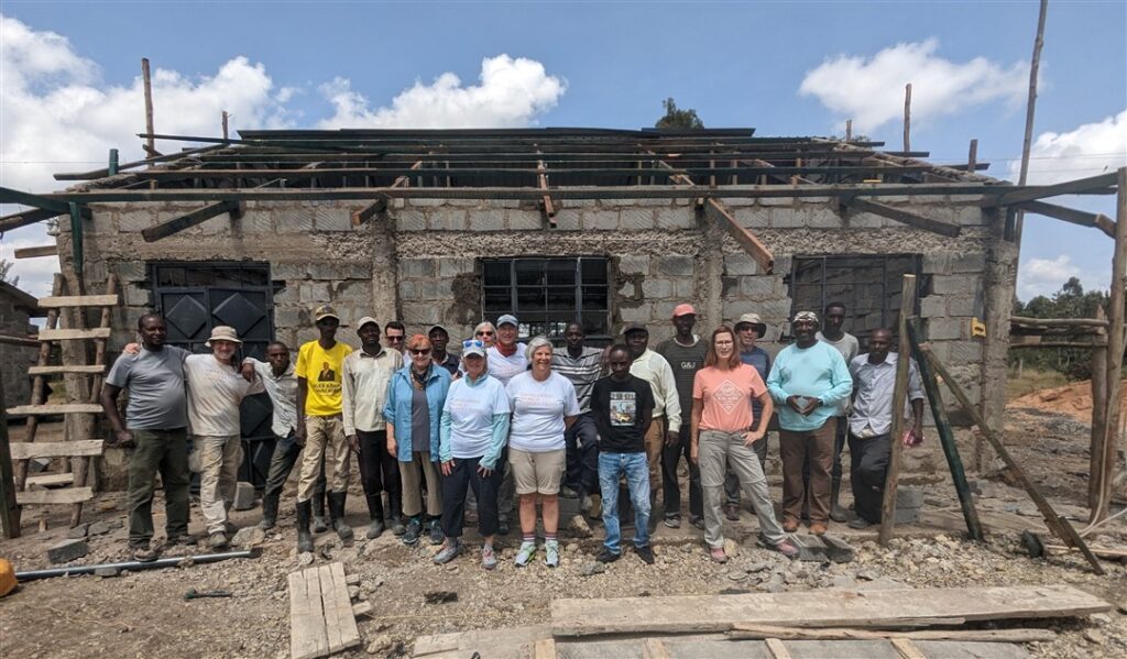 DWC volunteer team in front of project Kenya