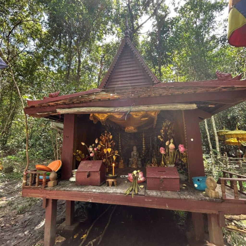 Buddhist prayer booth