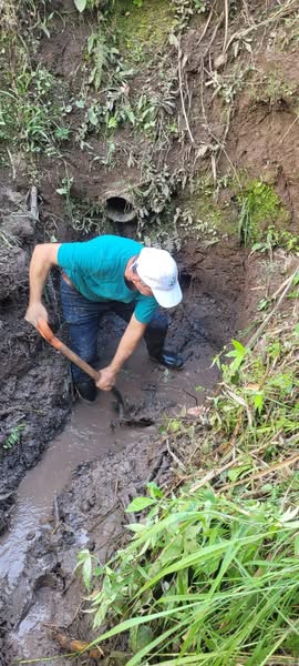 Volunteer digging a hole in the ground Costa Rica