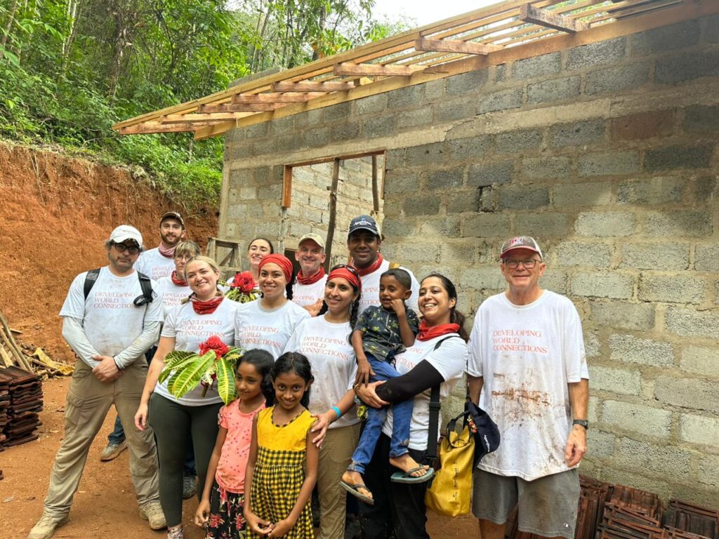 Volunteers with children Sri Lanka