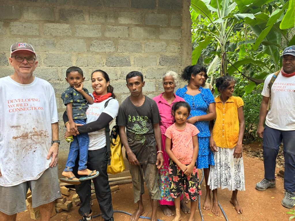 Volunteers with children Sri Lanka